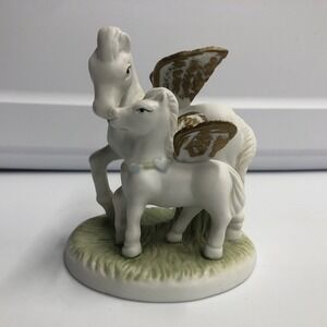 Flambro Taiwan Mother & Baby Pegasus Porcelain Figurine Vintage 4.5x3.75"‎